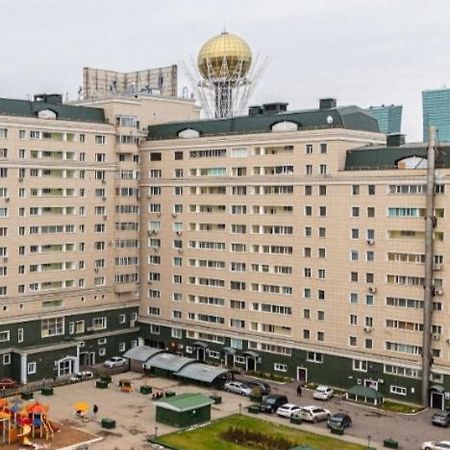 25 Вид На Байтерек Для 1-4 Человек С Кроватью И Раскладным Диваном Nur-Sultan  Exterior photo